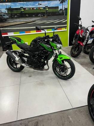 KAWASAKI Z400 KAWASAKI Z400